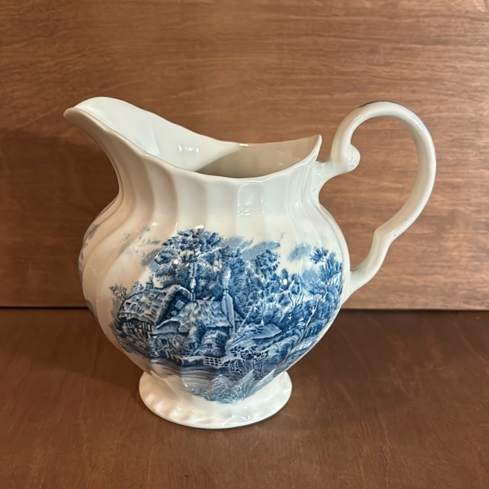 Gorgeous vintage Johnson & bros pitcher/jug
